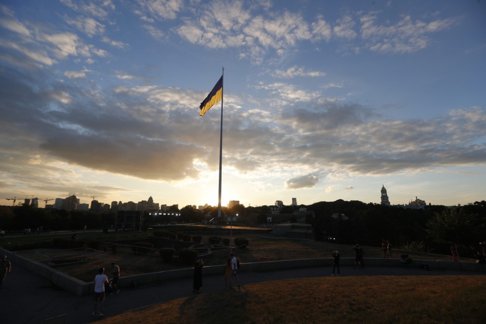 Кличко нашел применение скандальному флагштоку в центре Киева