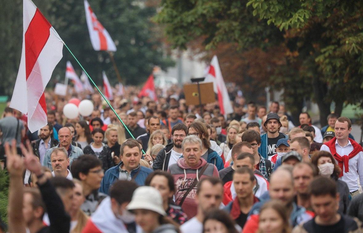 Сотні тисяч протестувальників: Білорусь підірвали нові акції проти Лукашенка
