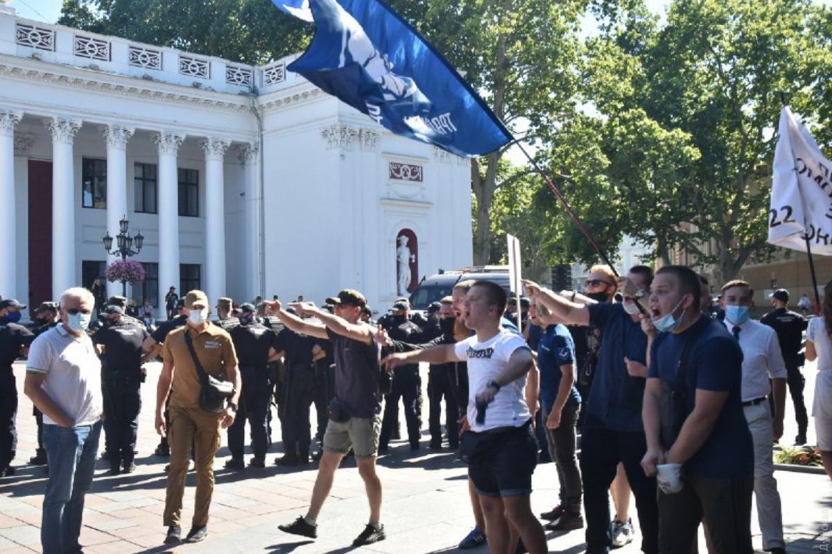 Активісти побилися з учасниками ЛГБТ-фестивалю Активісти побилися з учасниками ЛГБТ-фестивалю