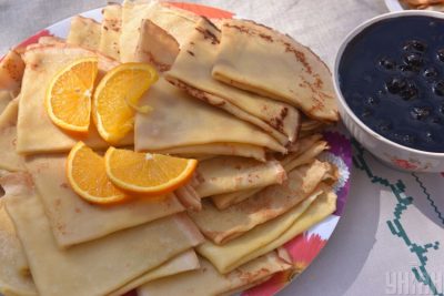 В Киеве семья отравилась из-за блинов, которые соседка сделала отравленными – Киев новости 