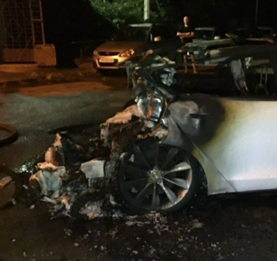 В Киеве горело авто Tesla Богдана, узнали журналисты