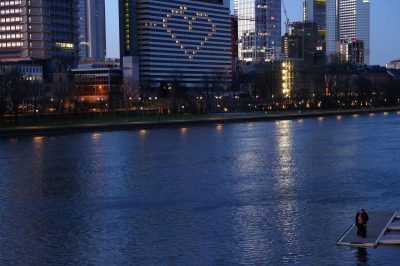 Один знак Зодіаку зустріне кохання всього життя: астрологи назвали дати