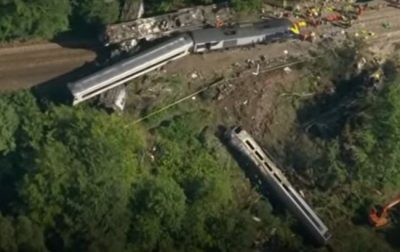 Кривава аварія в Шотландії: поїзд зійшов із рейок, є жертви Кривава аварія в Шотландії: поїзд зійшов із рейок, є жертви