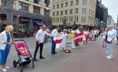 В Прибалтике люди выстроились в живую цепь до границы с Беларусью