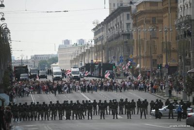 В центре Минска силовики пакуют протестующих / people.onliner.by