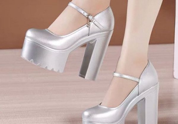 Аж пара з вух йде: модне жіноче взуття 2020, яке дратує чоловіків