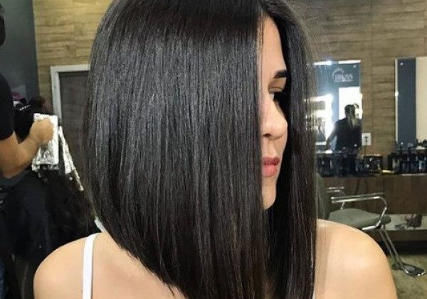 Пряме волосся - головна модна тенденція осені-зими 2020-2021: фото