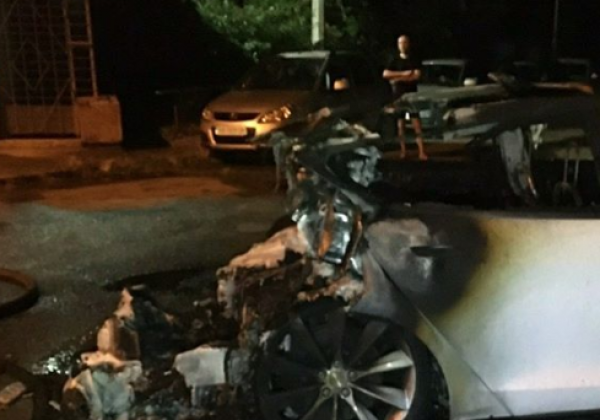 "Намагалися спалити": у Києві горіло авто Tesla Богдана – екс-нардеп