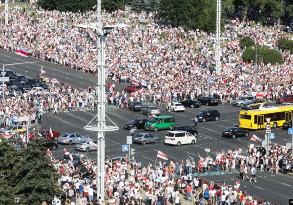 200 тисяч протестувальників: у Білорусі пройшов наймасовіший в історії марш