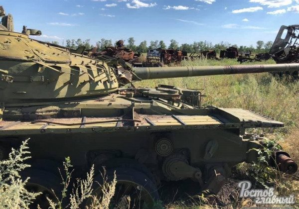 "Начебто ні з ким не воюємо": в Мережі з'явилися знімки кладовища військової техніки в РФ