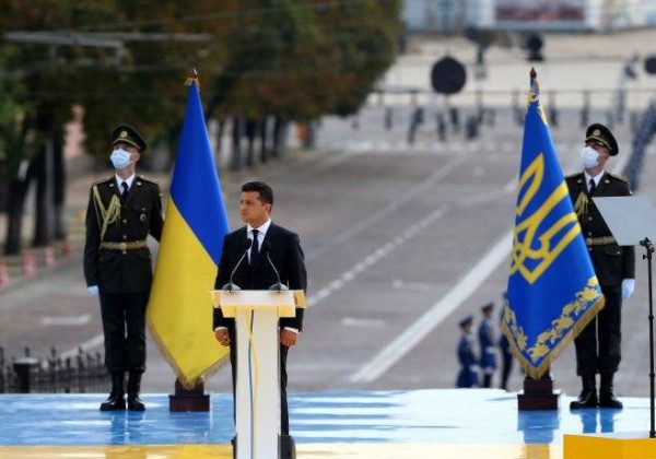 Україна святкує День Незалежності: привітання Зеленського та Марш захисників онлайн