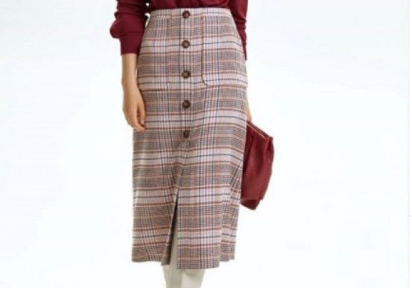 Очей не відірвати: у моду входять вишукані довгі спідниці - фото