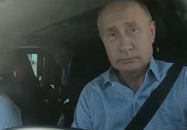 Путин в бункере картинки