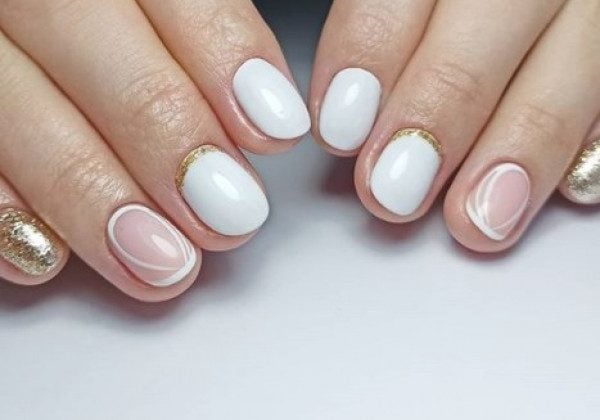 Починаємо з чистого аркуша: наймодніший білий манікюр осінь 2020 - фото