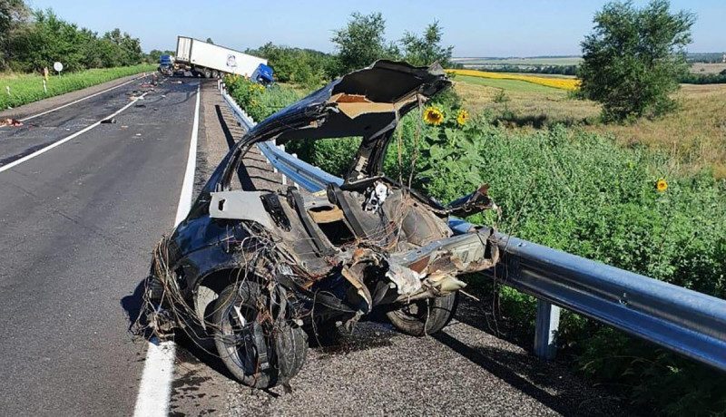 Смертельный обгон: в жутком ДТП на Запорожье погибли и пострадали 5 человек