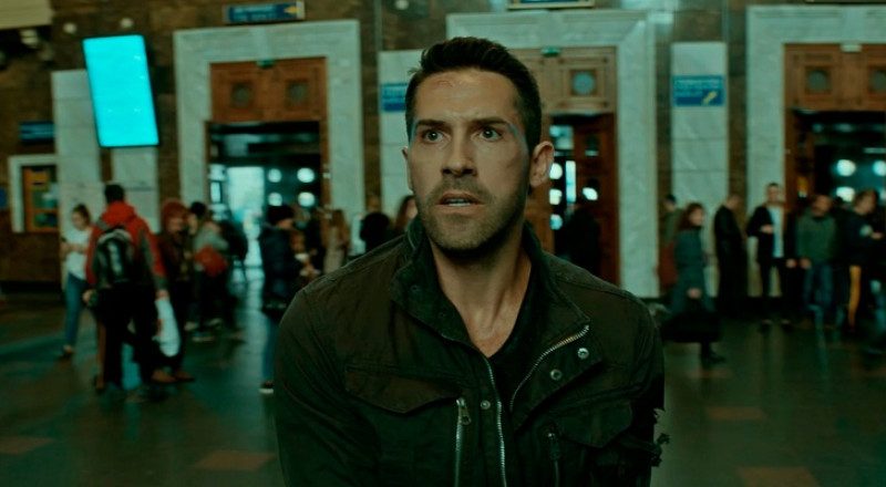 Спадок Брехні 2020 - Дівчина з татуюванням дракона під російським "Новачком"