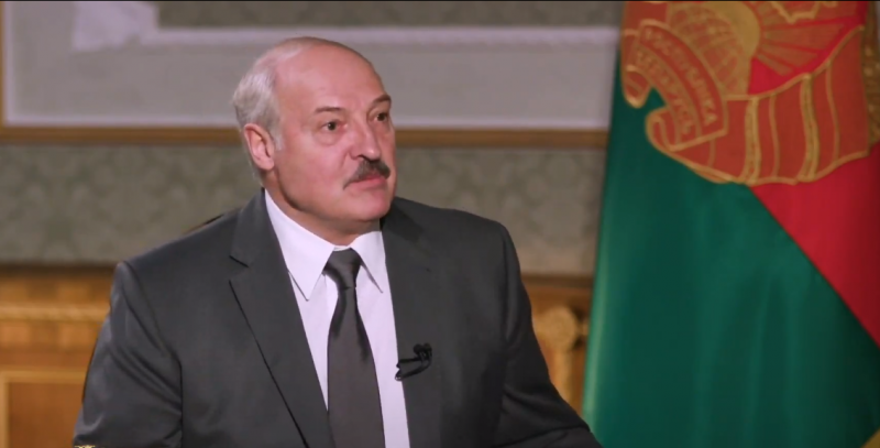 Лукашенко признался, при каком условии отдаст "зеленых человечков" Украине
