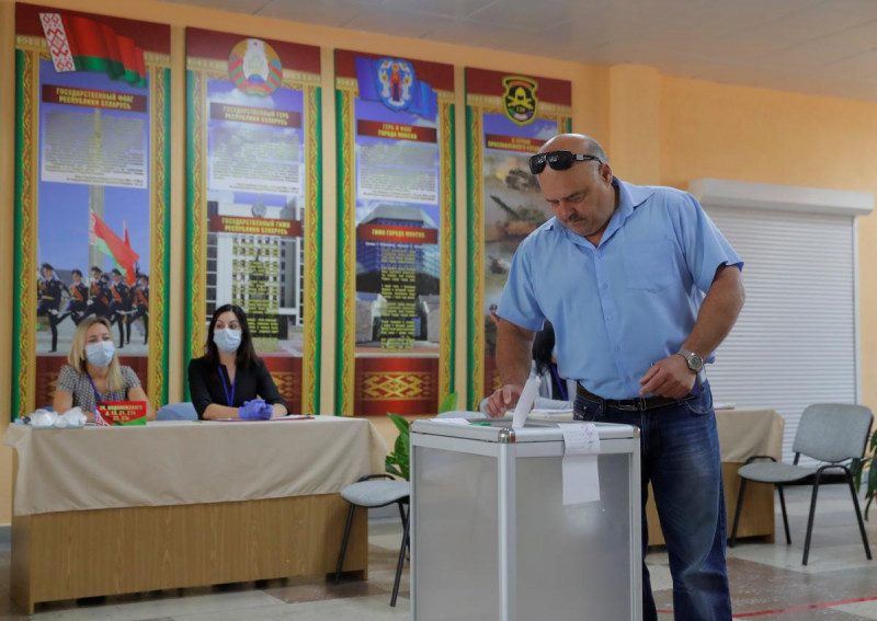 У Білорусі обирають президента: всі головні події дня виборів онлайн