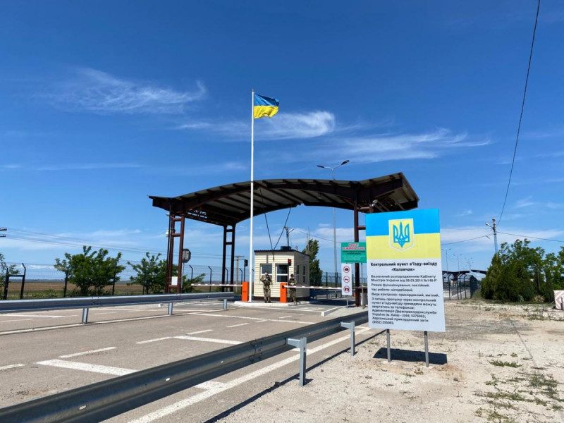 Кабмін спростив перетин кордону з Кримом: що змінилося