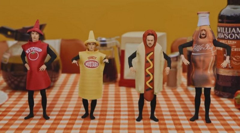 Little Big в новому кліпі зробили борщ національною стравою Росії