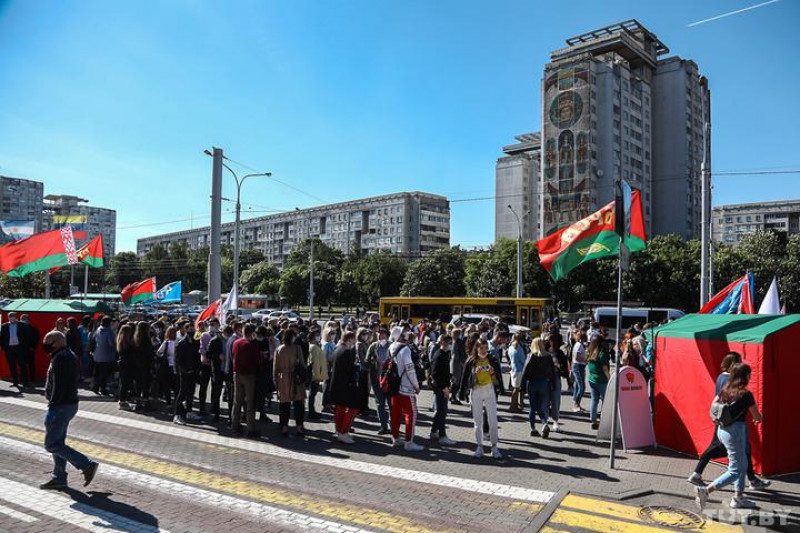 "Давите майданную мразь": белорусских бюджетников сгоняют на "антимайдан"
