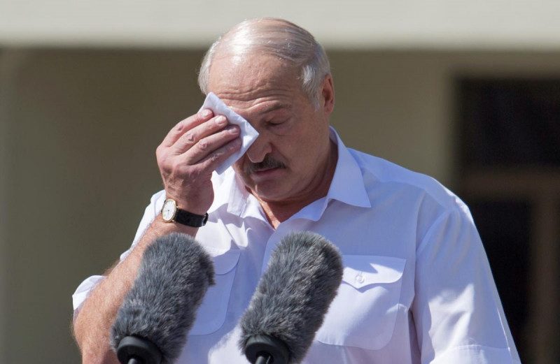 Путин запугивает Лукашенко, как старуху из голливудского фильма
