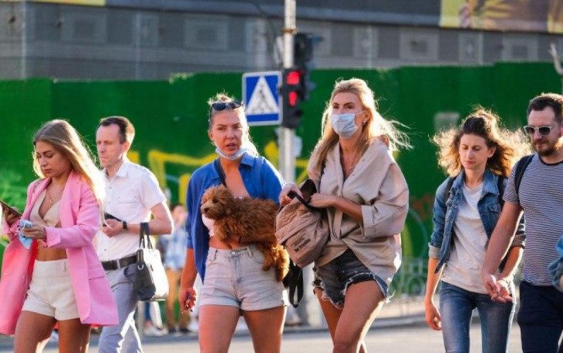 В Украине резко выросло число выявленных больных COVID-19 и жертв болезни