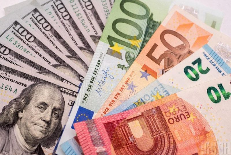 У Кабміні спрогнозували курс долара на кінець року