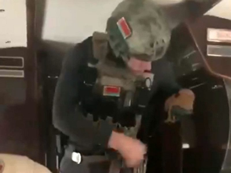 Зрада по-мінськи: Коля Лукашенко надів ворожу екіпіровку