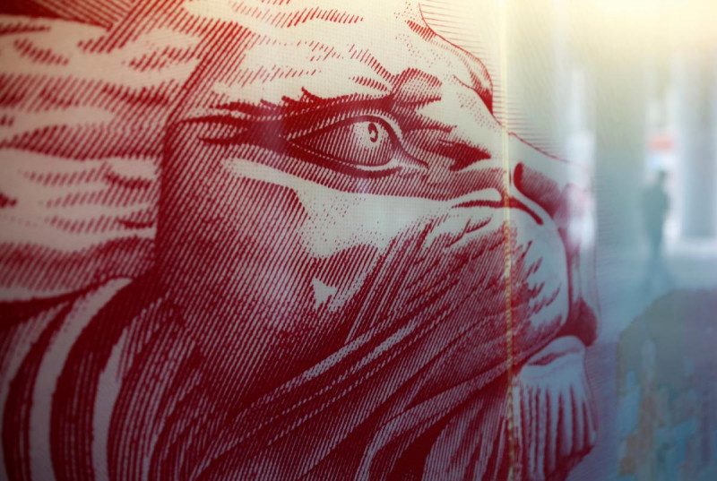 "Из миллиардера – в миллионеры": назван знак Зодиака, который обожает тратить