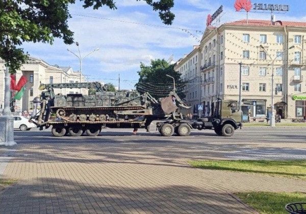 Что происходит в Белоруссии - военная техника Лукашенко и мирное предложение Тихановской Что происходит в Белоруссии - военная техника Лукашенко и мирное предложение Тихановской