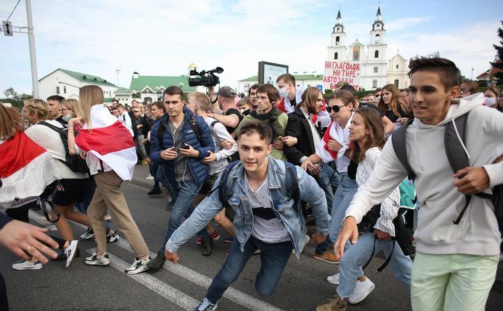 "Увальни в балаклавах" нагло хватают студентов на улицах Минска