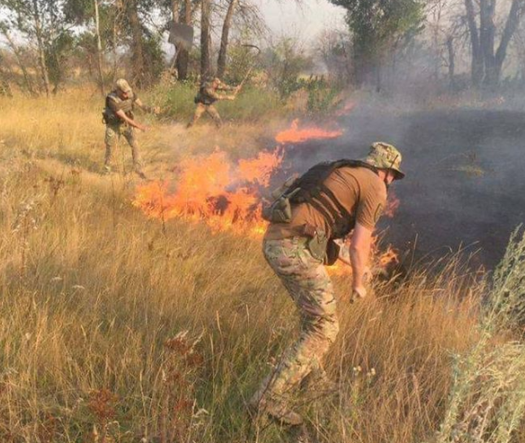 На Луганщине в ходе тушения пожаров пострадали военные – Луганщина пожар 2020 На Луганщине в ходе тушения пожаров пострадали военные – Луганщина пожар 2020