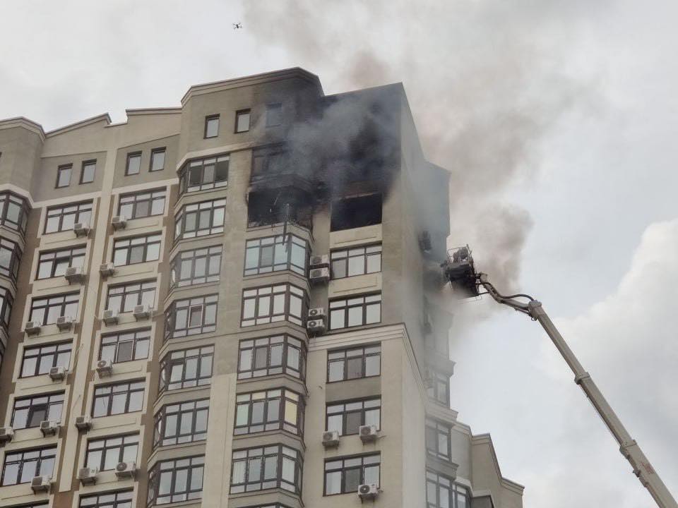 Стало известно о жертве пожара в киевской 25-этажке на Сикорского