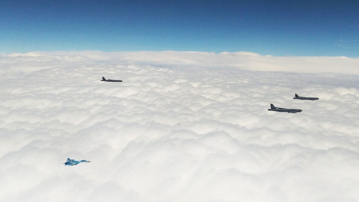 Американські бомбардувальники в небі України Американські бомбардувальники в небі України