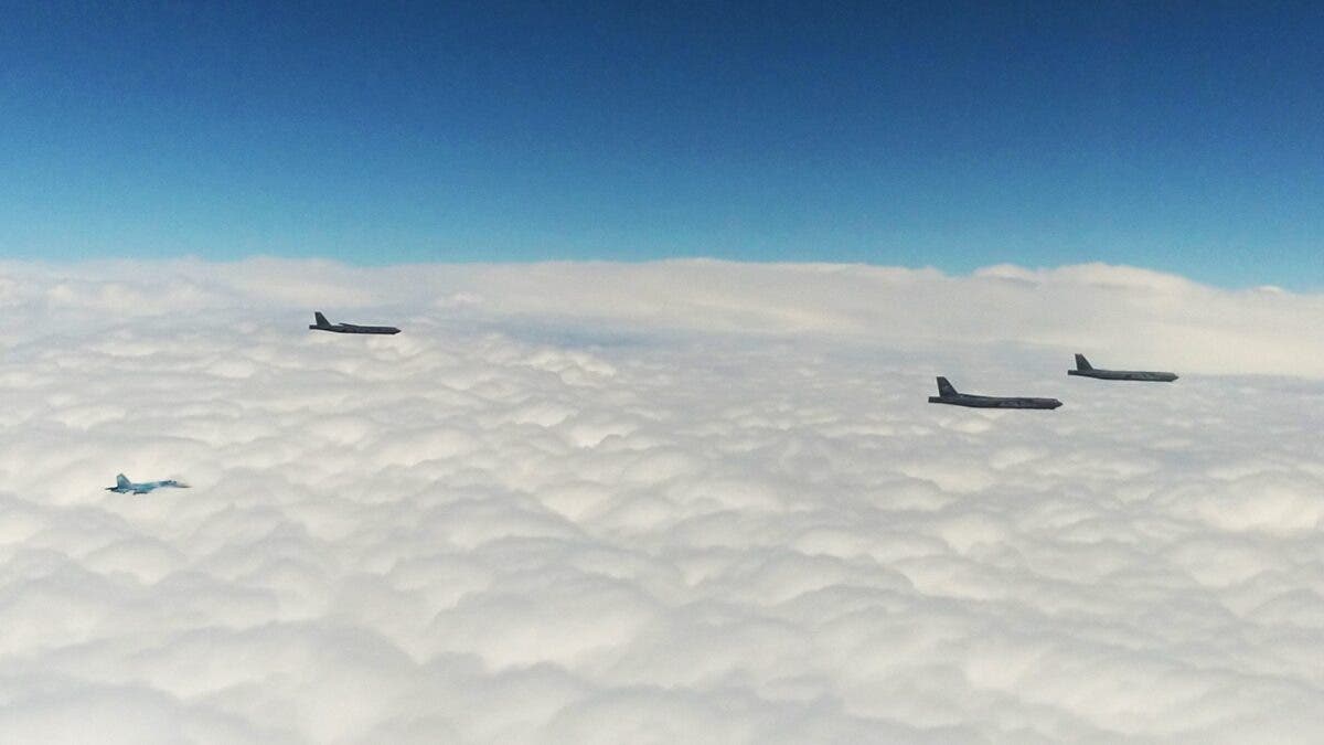 Американські бомбардувальники в небі України Американські бомбардувальники в небі України