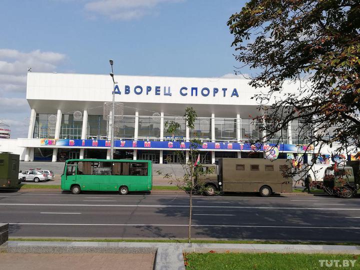 Автозаки у Дворца спорта / Tyt.by