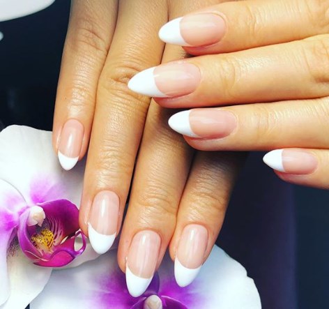 Модний франузький манікюр 2020