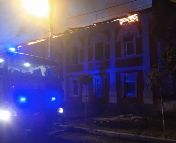 В Харькове вспыхнул многоквартирный дом, погиб человек