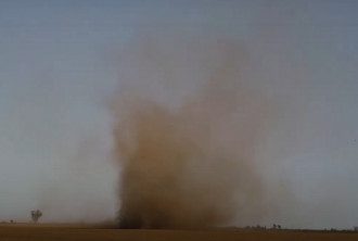 Новини Одеси - унікальний пиловий диявол потрапив на відео Новини Одеси - унікальний пиловий диявол потрапив на відео