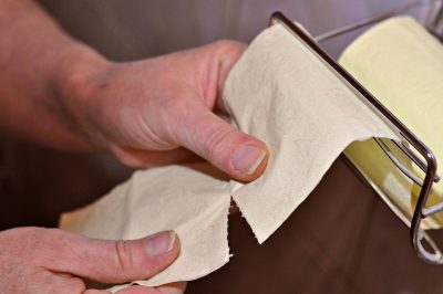 Українці запасаються туалетним папером, що дорожчає - експерти закликають не створювати ажіотажу
