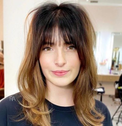 У моду повернулося довге волосся: наймодніші стрижки з чубчиком - фото