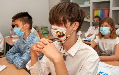 Діти в масках, коронавірус