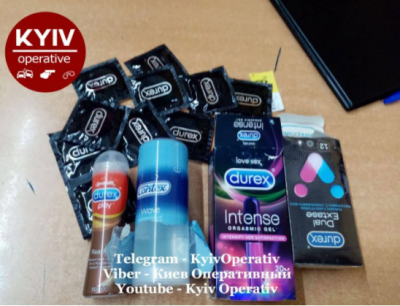 Зганьбився на повну: податківець хотів вкрасти презервативи з магазину