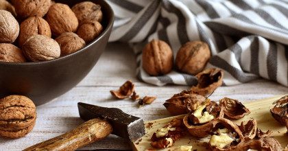 Как быстро почистить орехи: хитрые способы, о которых мало кто знает