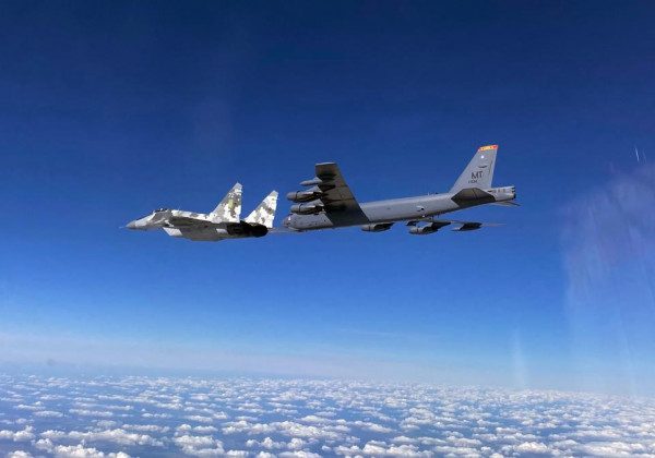 У США пояснили причину польоту над Україною ядерних бомбардувальників