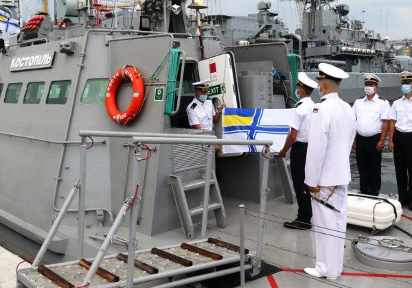 Українські морпіхи показали новий броньований катер Костопіль