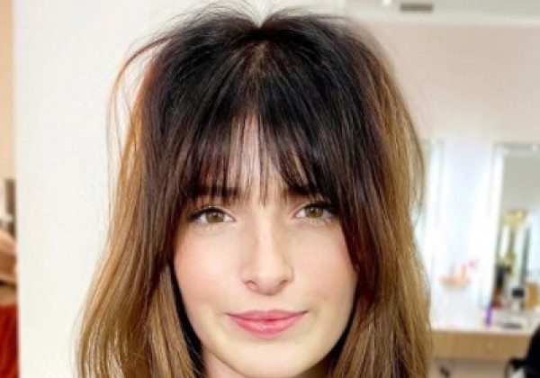 У моду повернулося довге волосся: наймодніші стрижки з чубчиком - фото