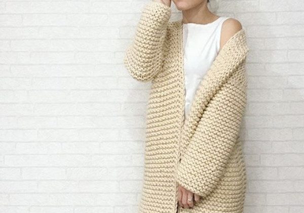 У моду на осінь-зиму повернулися об'ємні кардигани без ґудзиків - фото