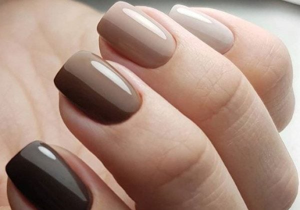 У моду на осінь прийшов вражаючий коричневий манікюр - фото